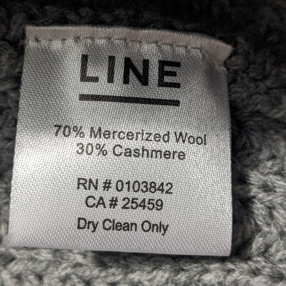 HOLT RENFREW Wool/Cashmere Sweater - Picture 11 of 11